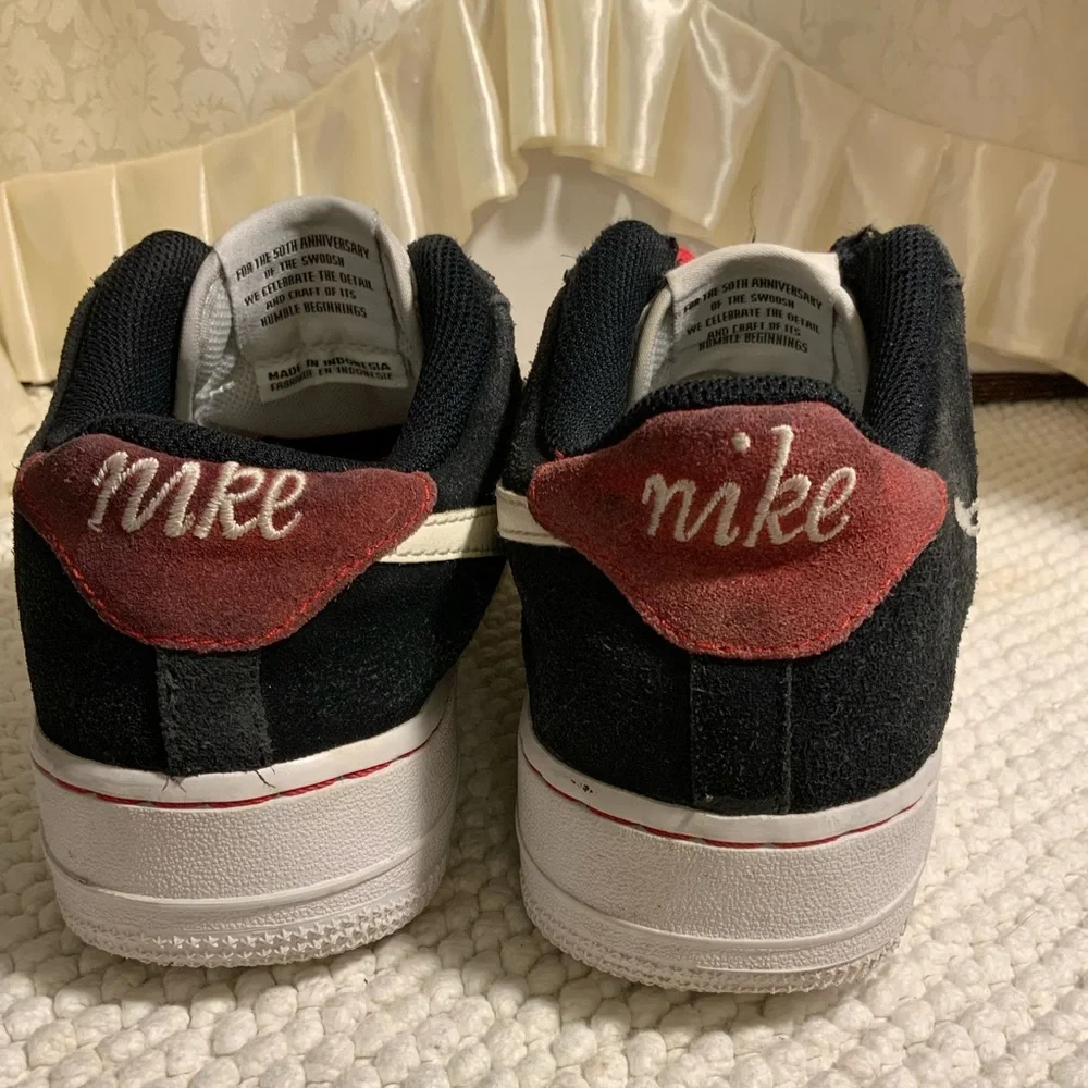 NIKE